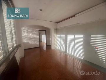 AMPIO UFFICIO A DUE PASSI DAL CENTRO STORICO