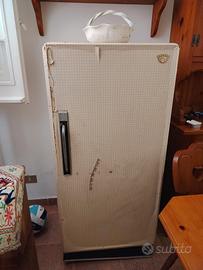  frigorifero Indesit  anni 50/60 funzionante