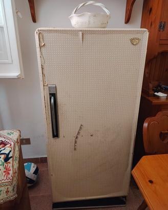  frigorifero Indesit  anni 50/60 funzionante