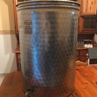Contenitore in acciao con rubinetto 150lt.