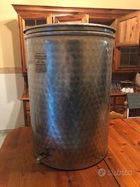 Contenitore in acciao con rubinetto 150lt.