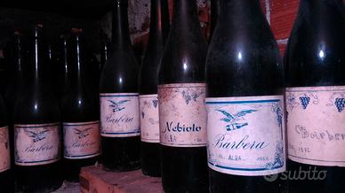 Vino rosso stravecchio (per esposizione)