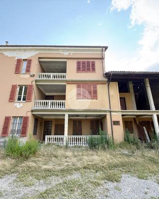 CASA SEMINDIPENDENTE A IVREA
