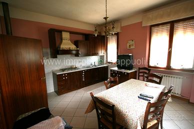 CL87 - Bettolle in campagna porzione di ca
