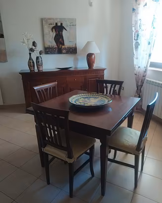 Credenza +tavolo e sedie