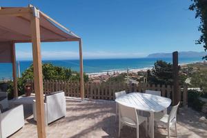 Villetta con patio vista mare a 600 metri dal mare