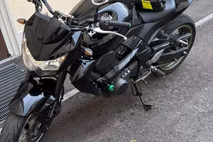 KAWASAKI Z750