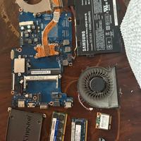 pezzi di laptop vecchio