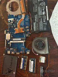 pezzi di laptop vecchio