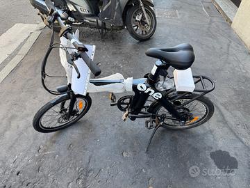 Bicicletta pieghevole pedalata assistita