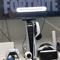 PlayStation 5 con vari accessori