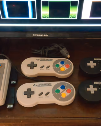 SNES mini Classic CF Hakchi  4GB + 4 pad + Scatole