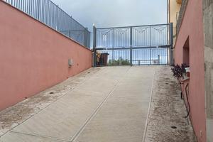 Capaci Magazzino con accesso carrabile