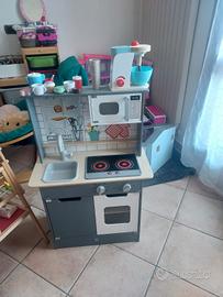 cucina da bambina marca  Hape pari al nuovo.. 