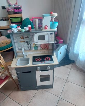 cucina da bambina marca  Hape pari al nuovo.. 