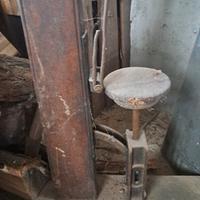 tappa bottiglie  in legno e ferro