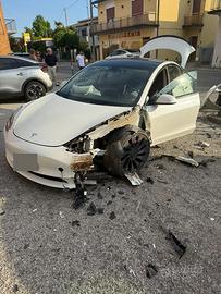 Tesla model 3 performance incidentata