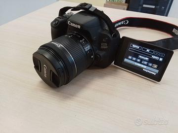 Canon EOS 200D con accessori
