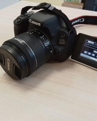 Canon EOS 200D con accessori