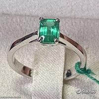 ANELLO SOLITARIO ORO 18kt. CON SMERALDO COLOMBIANO