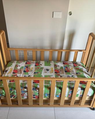 Lettino + materasso + paracolpi + 2 coperte