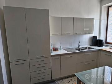 Cucina completa di elettrodomestici