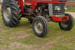 TRATTORE MASSEY FERGUSON
