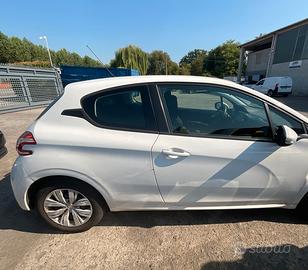TAGLIO PEUGEOT 208 3 PORTE 2014