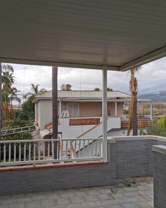 Bel bivani a Fondachello con terrazza panoramica