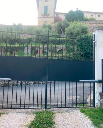 Cancello in ferro così come in foto