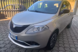 Lancia Ypsilon 0.9 TwinAir 85 CV 5 porte Metano Ec