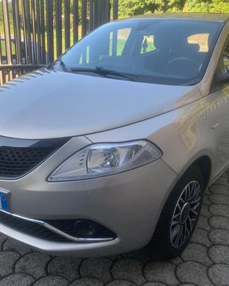 Lancia Ypsilon 0.9 TwinAir 85 CV 5 porte Metano Ec