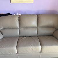 Divano letto a tre posti in ecopelle