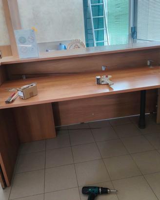 nr. 2    Scrivanie da ufficio complete di bancone