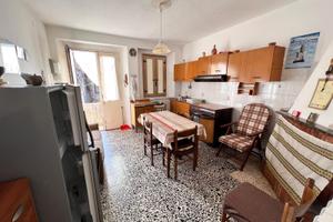 Appartamento con 7 locali situato a Centrache (cz)