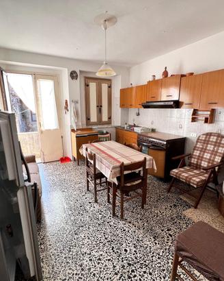 Appartamento con 7 locali situato a Centrache (cz)