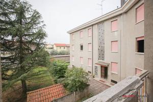 Villa di 500 m² con più di 5 locali e box auto a S