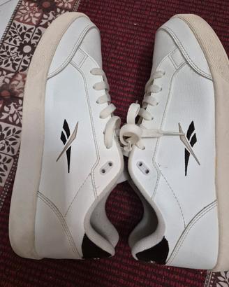 scarpe  Reebok  usate  pochissime  lavate sanifica