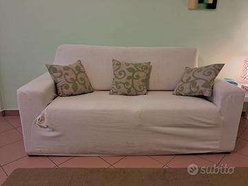Divano letto 3 posti  usato con copridivano