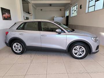 AUDI Q3 35 TDI quattro S tronic Business