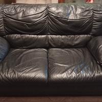 Divano in pelle nera