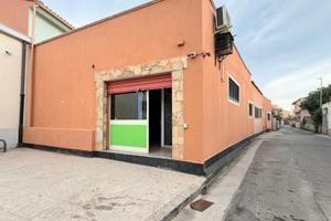 Ampio locale in centro paese