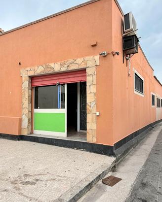 Ampio locale in centro paese
