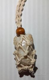 collana in corda con quarzo