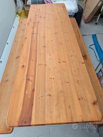 set birreria completo; tavolo in legno e 2 panche