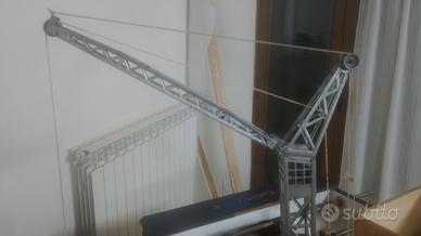 Modellino gru in ferro su rotaia  421