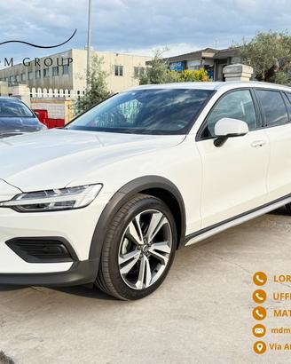 VOLVO V60 Cross Country B4