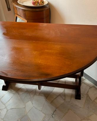 Tavolo tondo a pipistrello