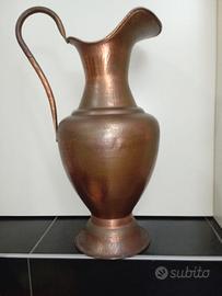 Brocca in rame martellato