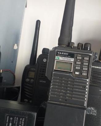 Ricetrasmettitore Yaesu FT-23 con caricabatterie